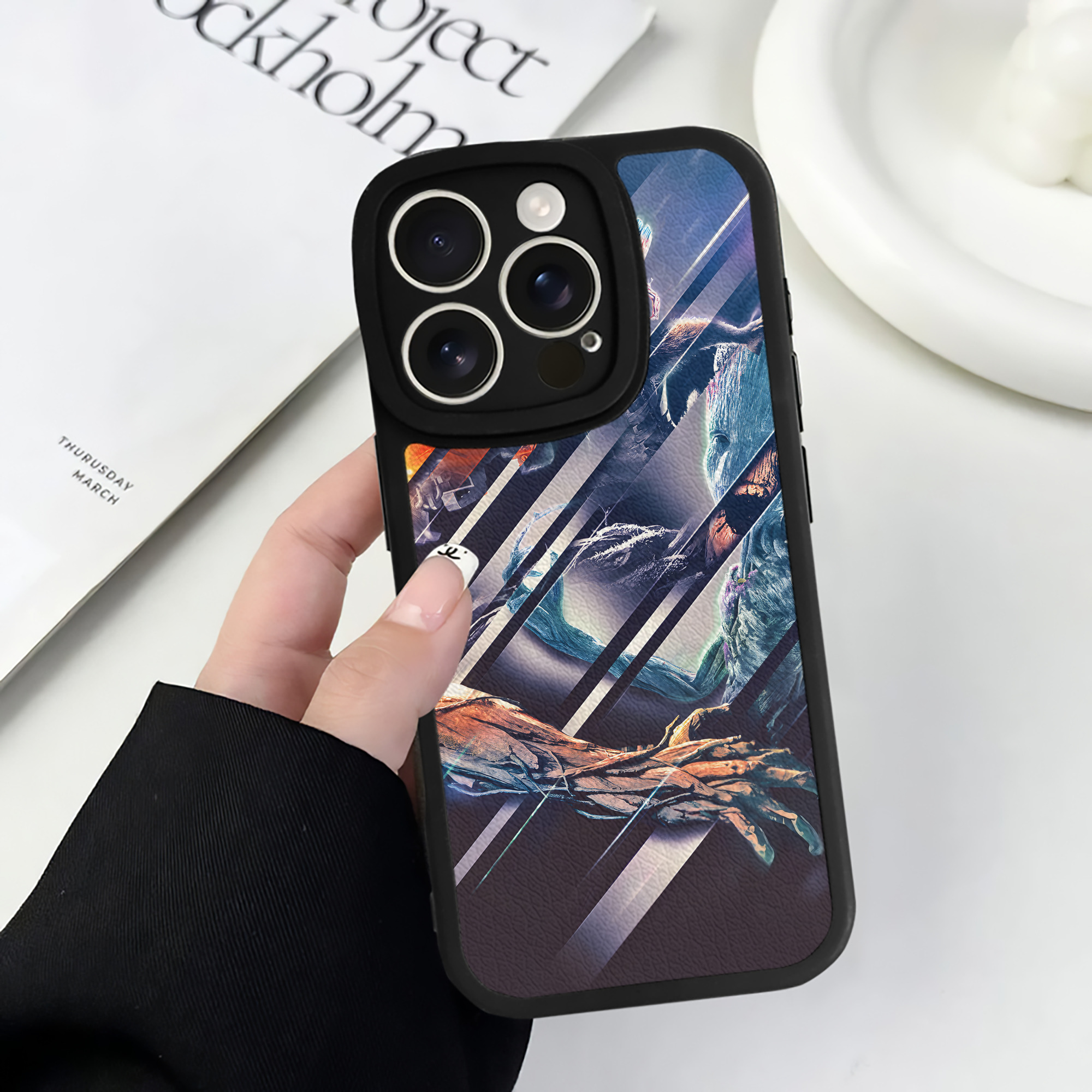 （画像用） アベンジャーズ The Avengers 【iPhone 16シリーズ対応】シリコンスマホケース（レザー調） 材質：シリコン